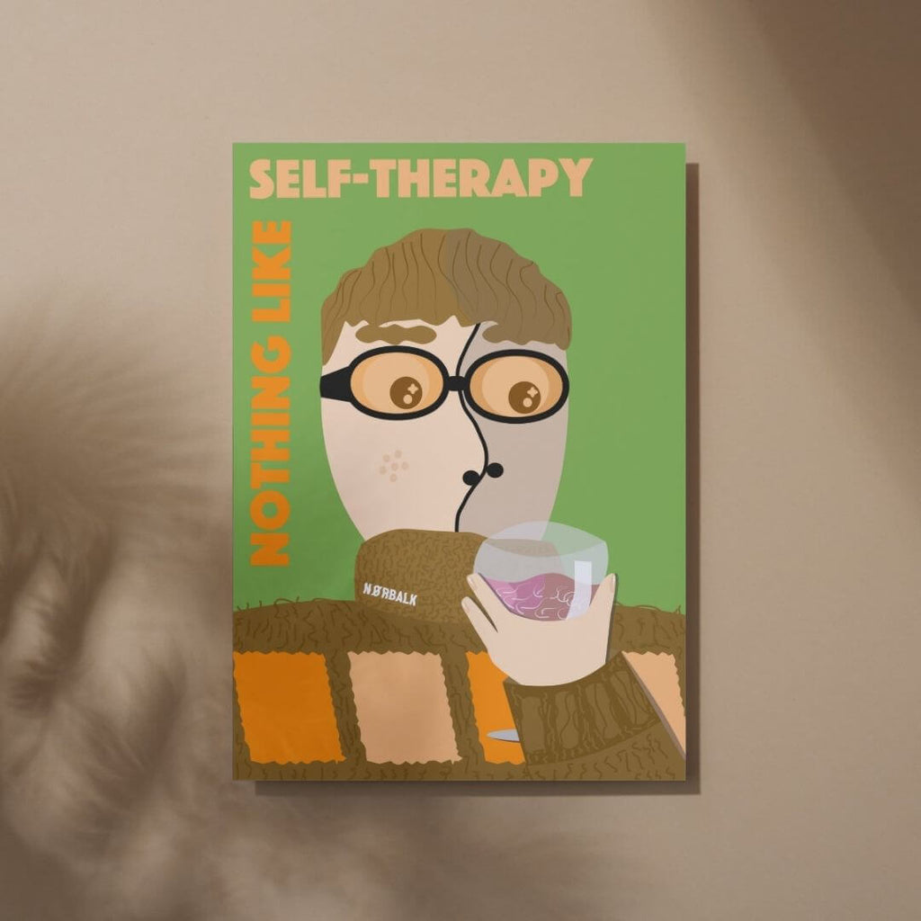 Plakater hængende på vægge.