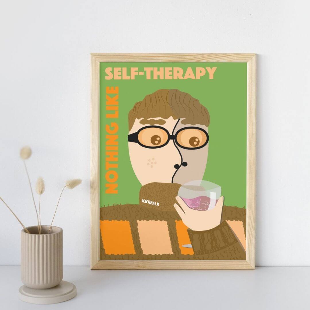 Plakater hængende på vægge.