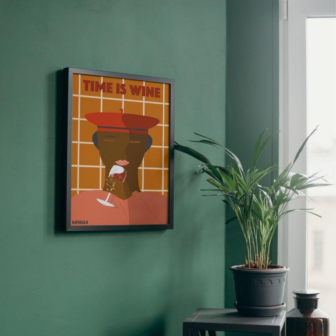 Plakater hængende på vægge.