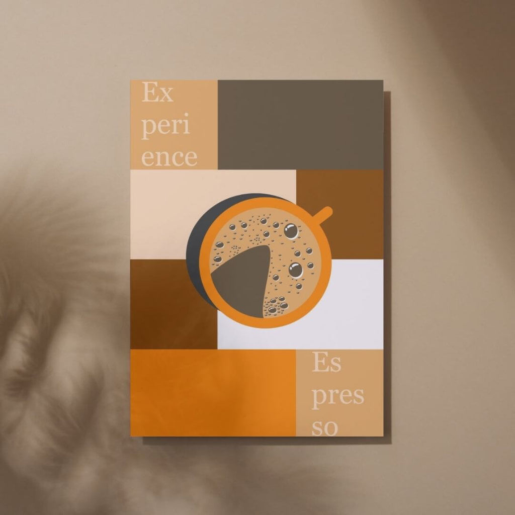 Plakater hængende på vægge.