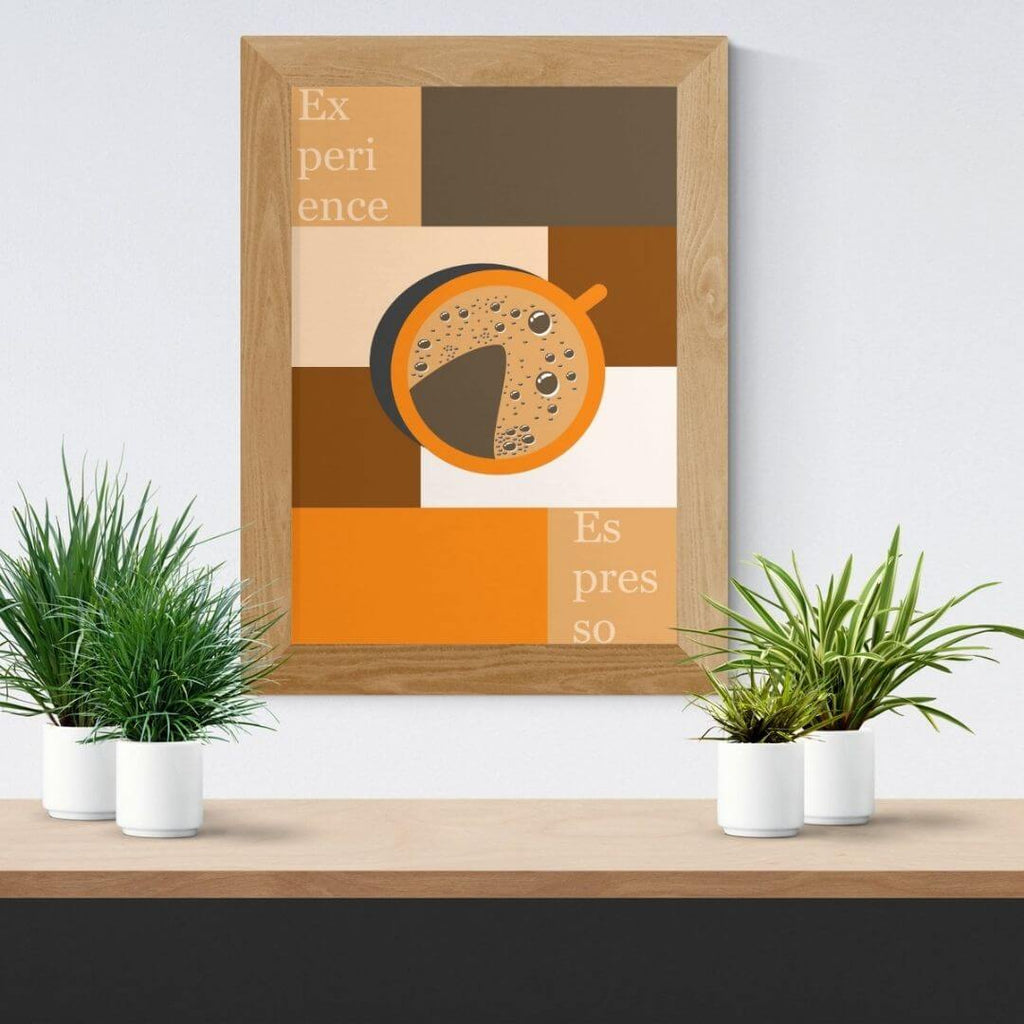 Plakater hængende på vægge.