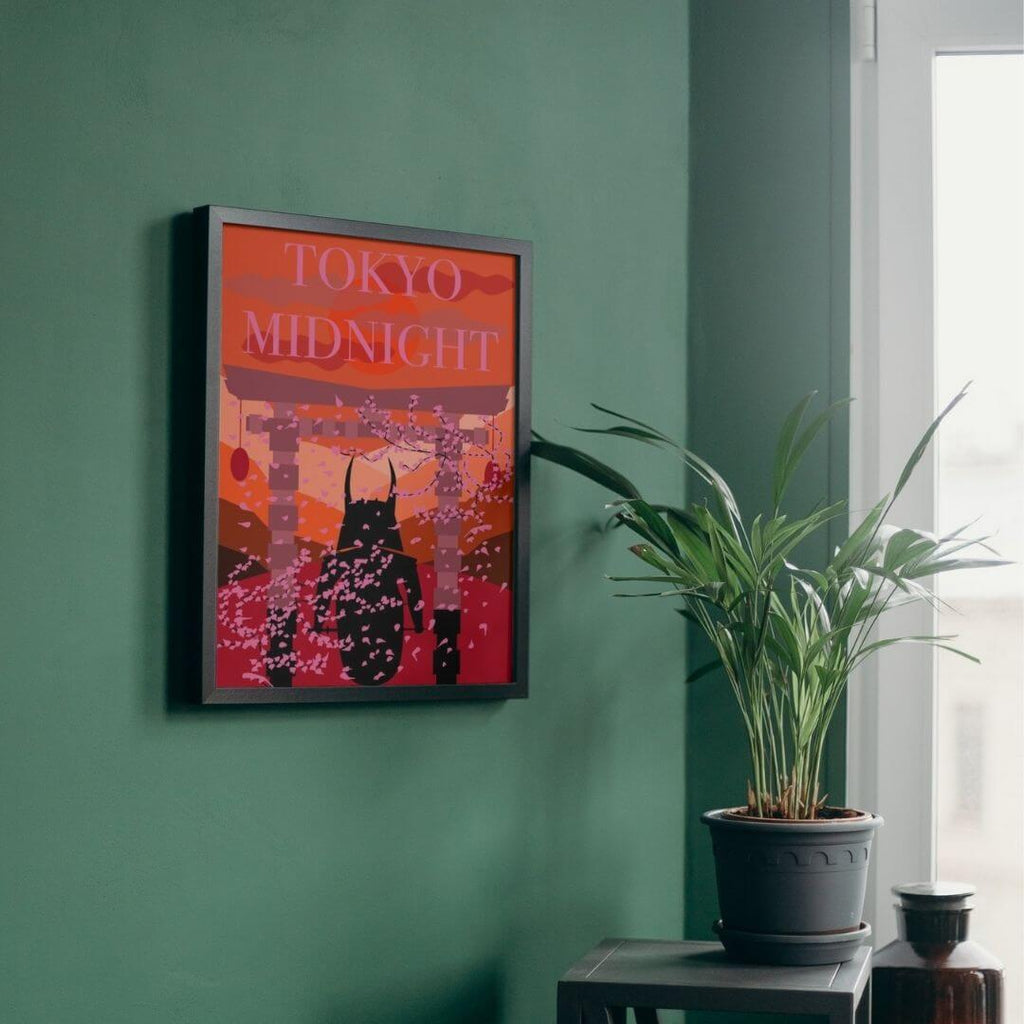 Plakater hængende på vægge.