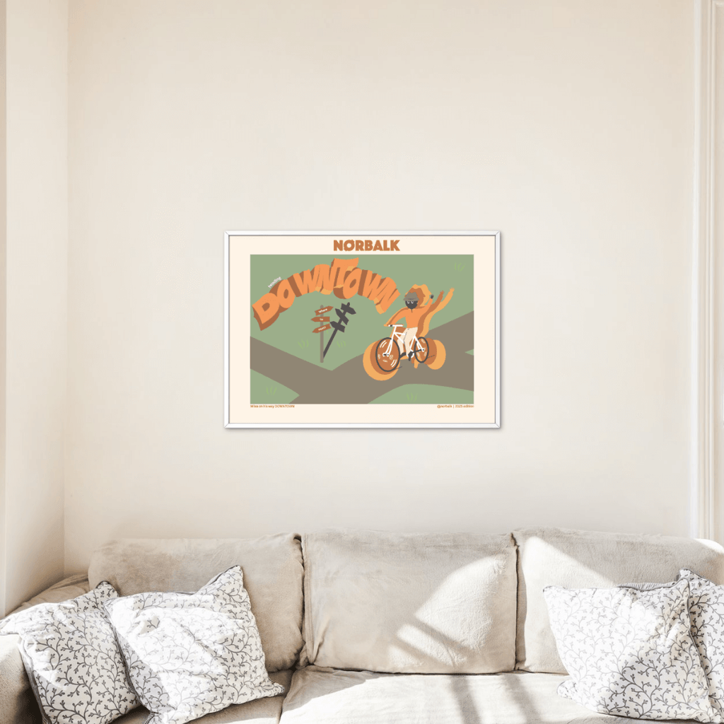 Plakater hængende på vægge.