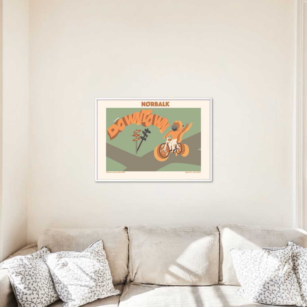 Plakater hængende på vægge.