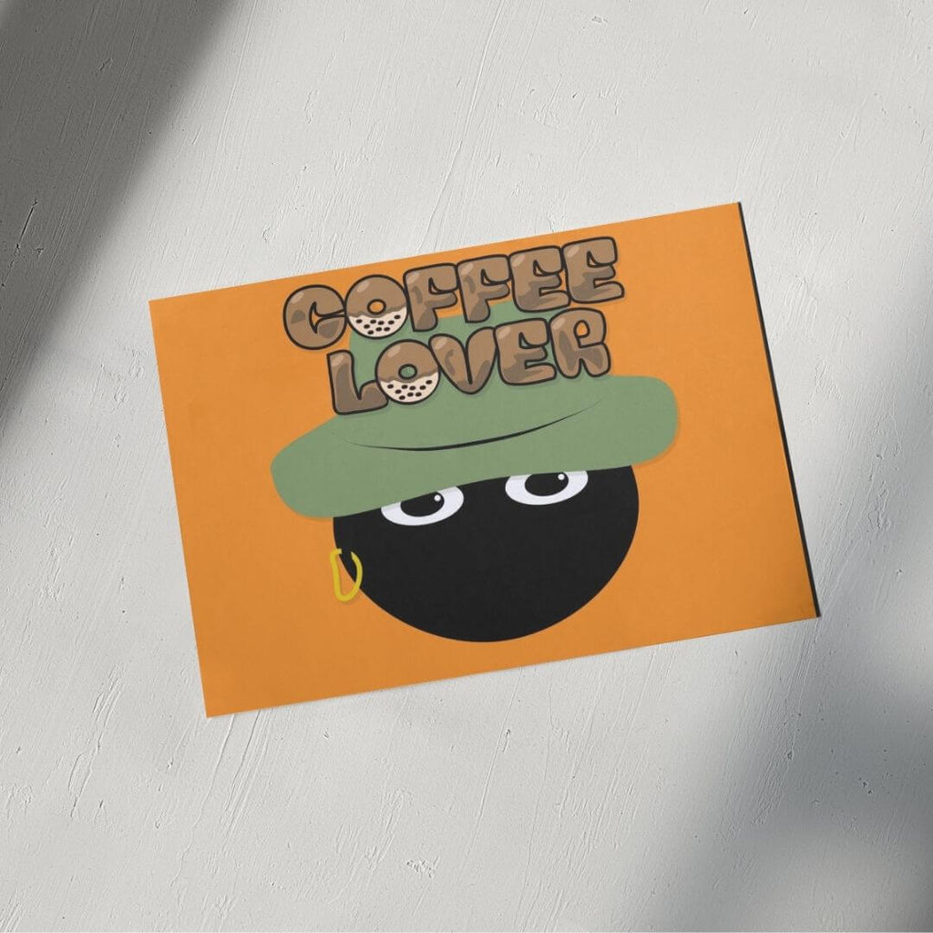 Plakater hængende på vægge.